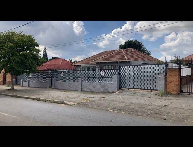 3 BEDROOM HOUSE FOR SALE IN CRESTON HILL